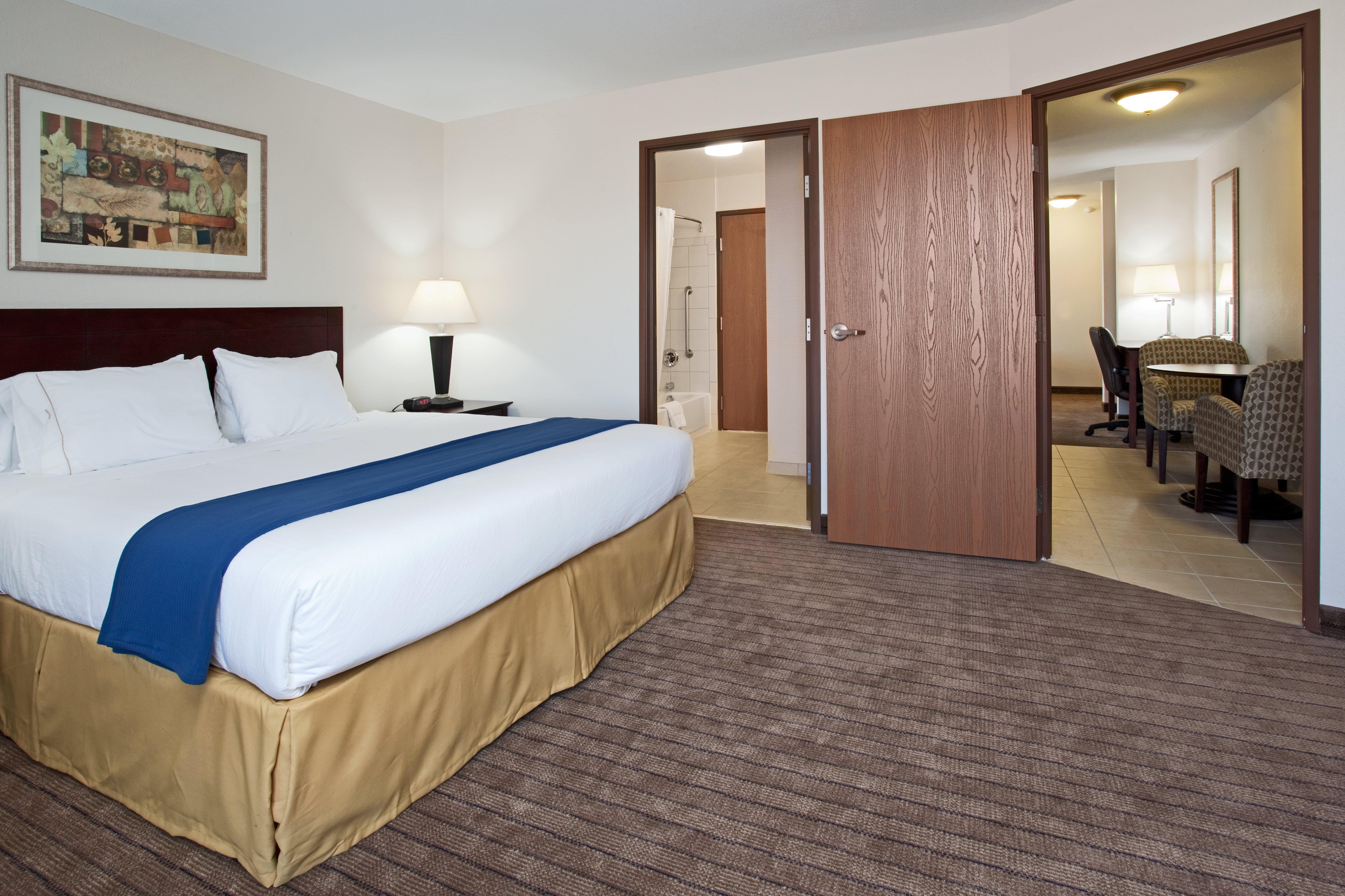 Holiday Inn Express & Suites Buffalo, An Ihg Hotel Стая снимка