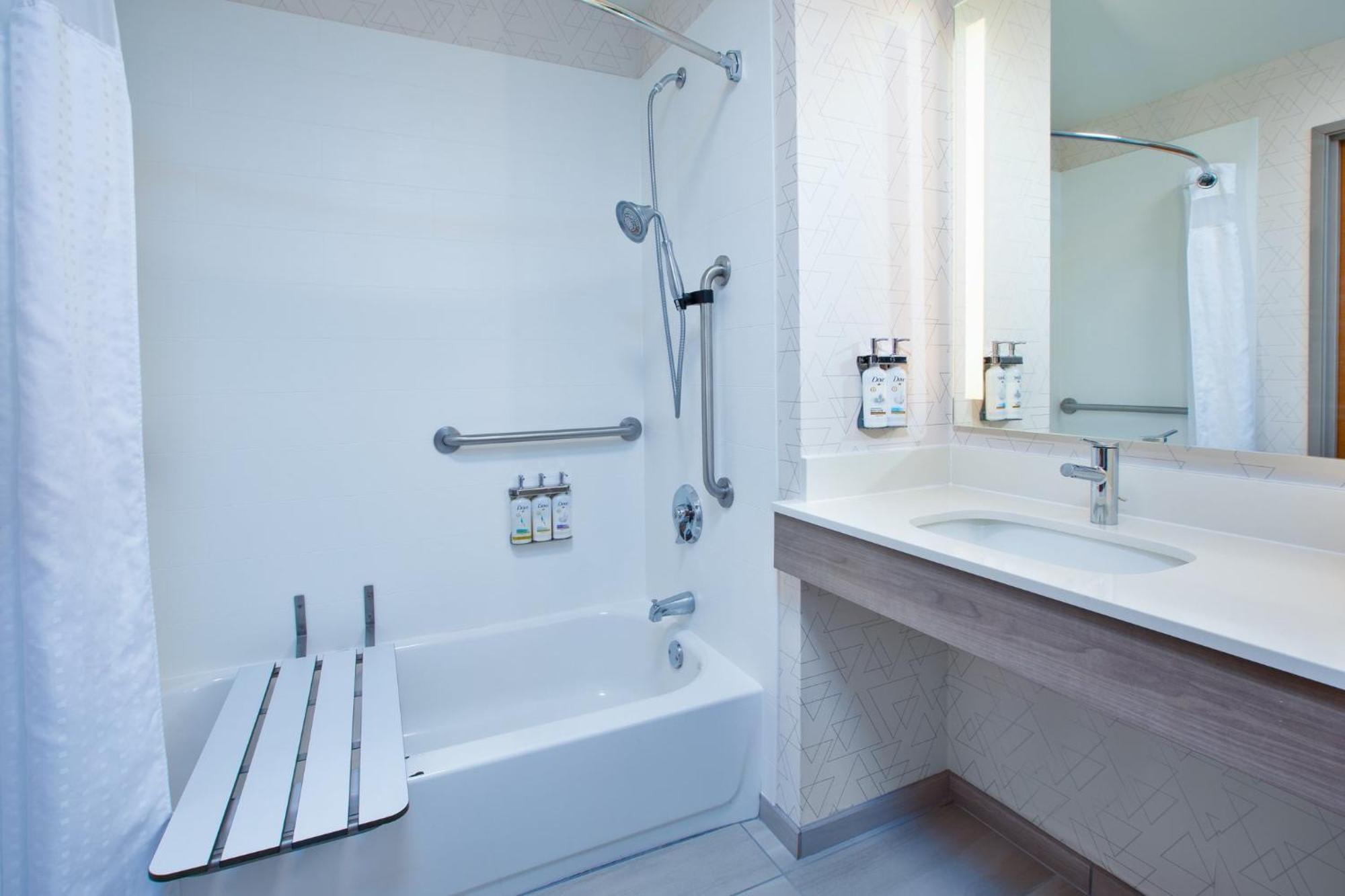 Holiday Inn Express & Suites Buffalo, An Ihg Hotel Екстериор снимка