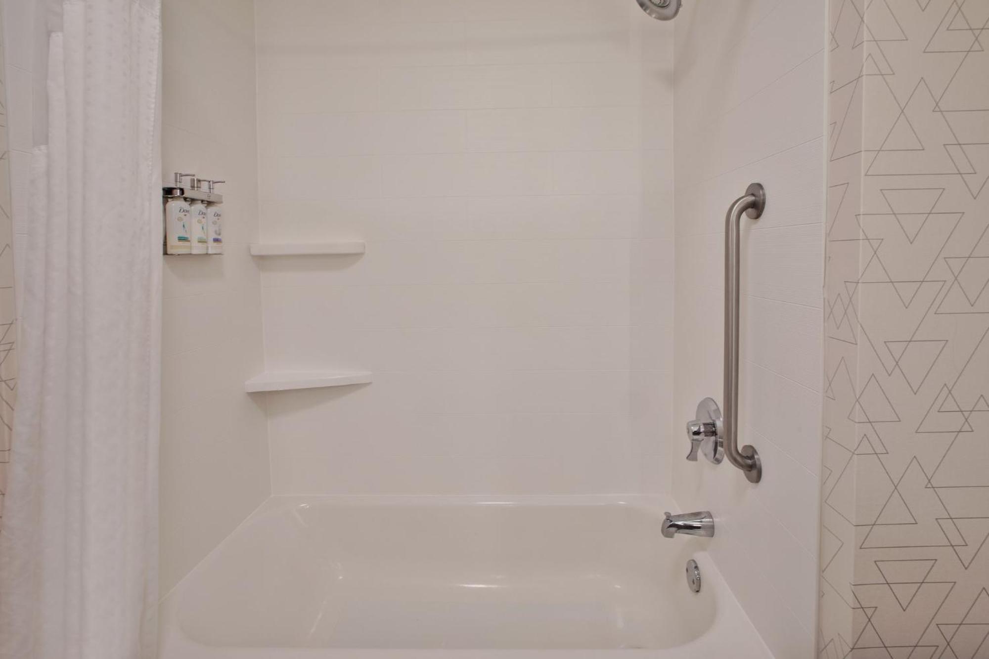 Holiday Inn Express & Suites Buffalo, An Ihg Hotel Екстериор снимка