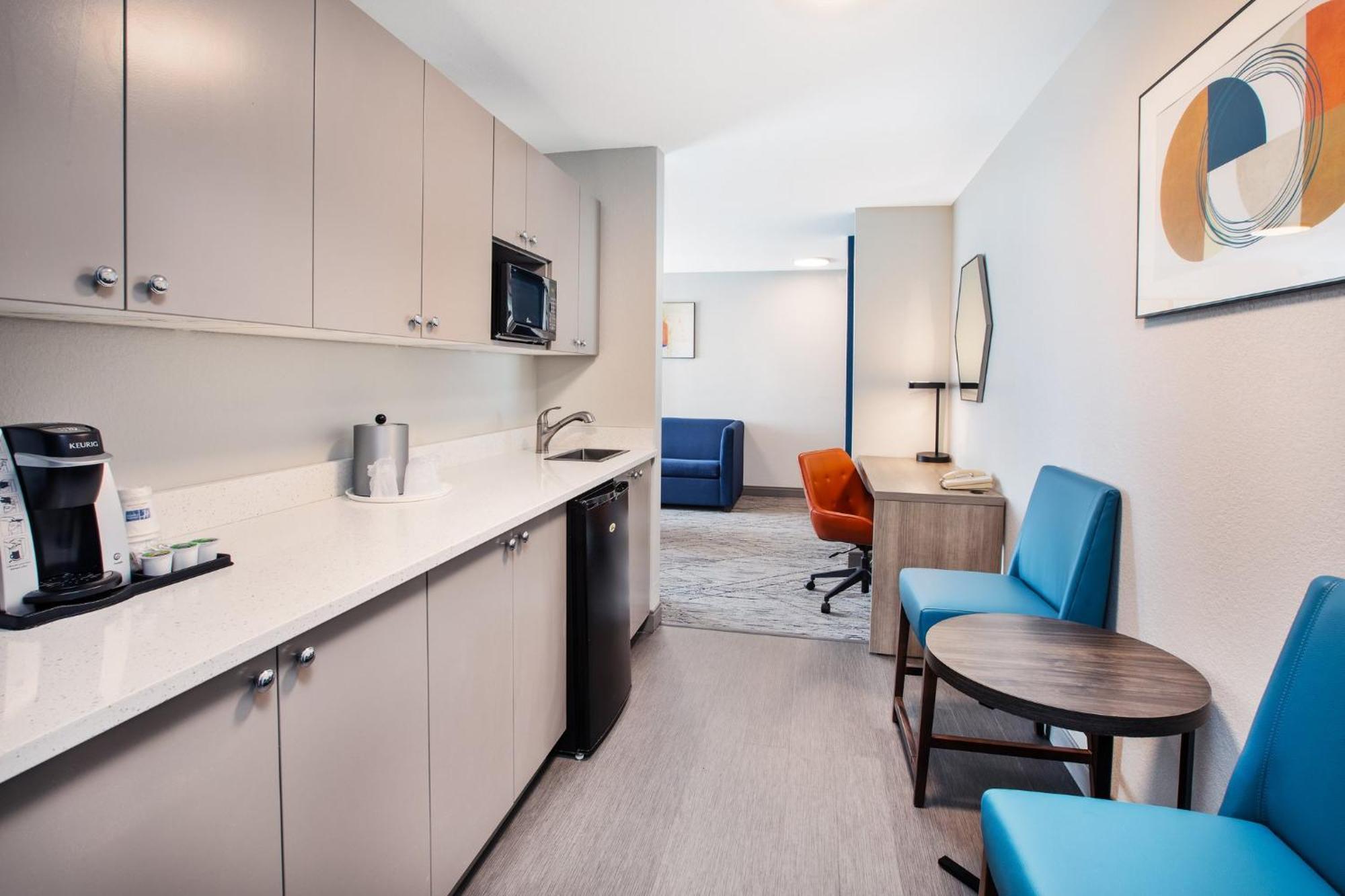 Holiday Inn Express & Suites Buffalo, An Ihg Hotel Екстериор снимка