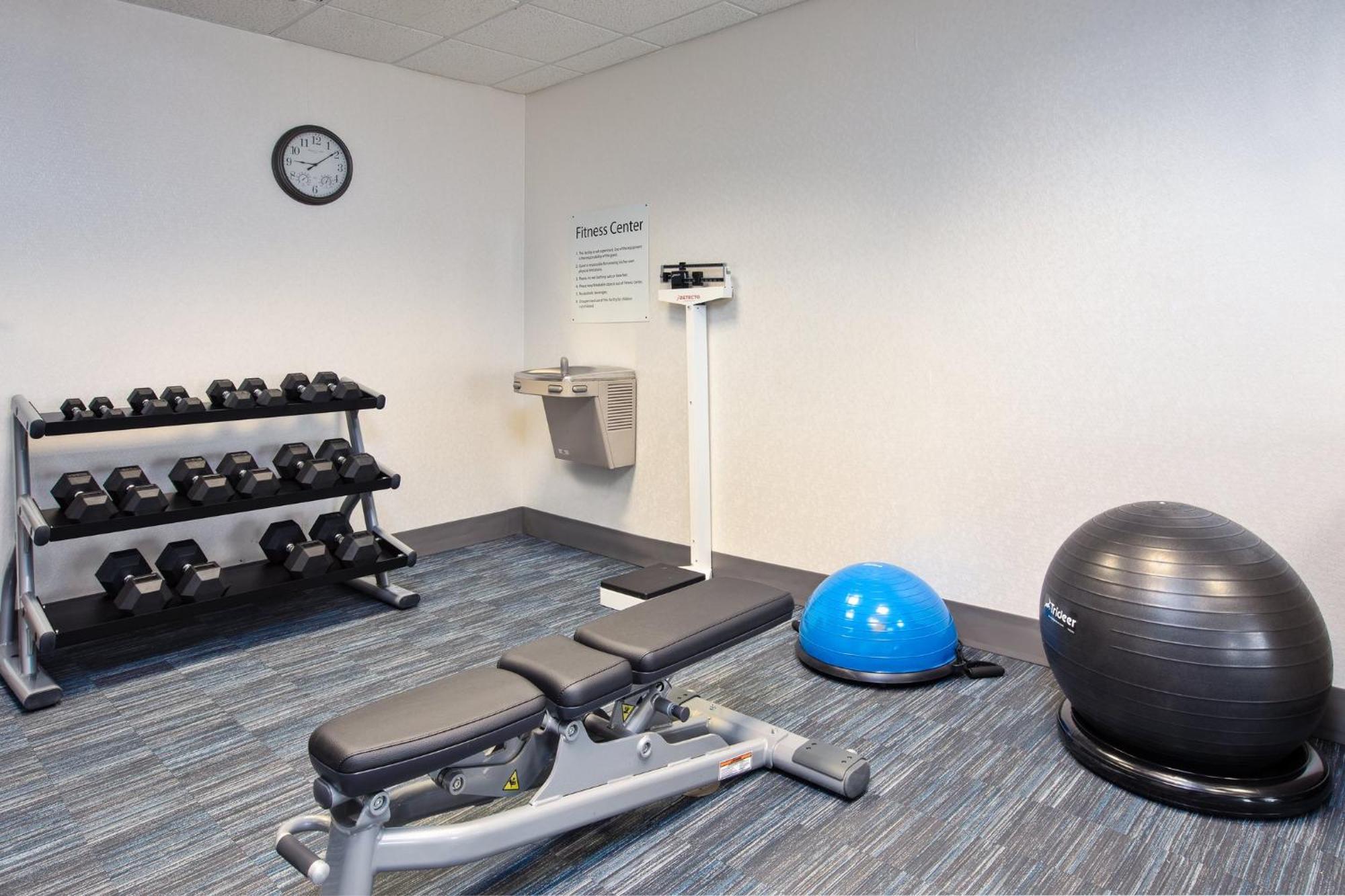 Holiday Inn Express & Suites Buffalo, An Ihg Hotel Екстериор снимка