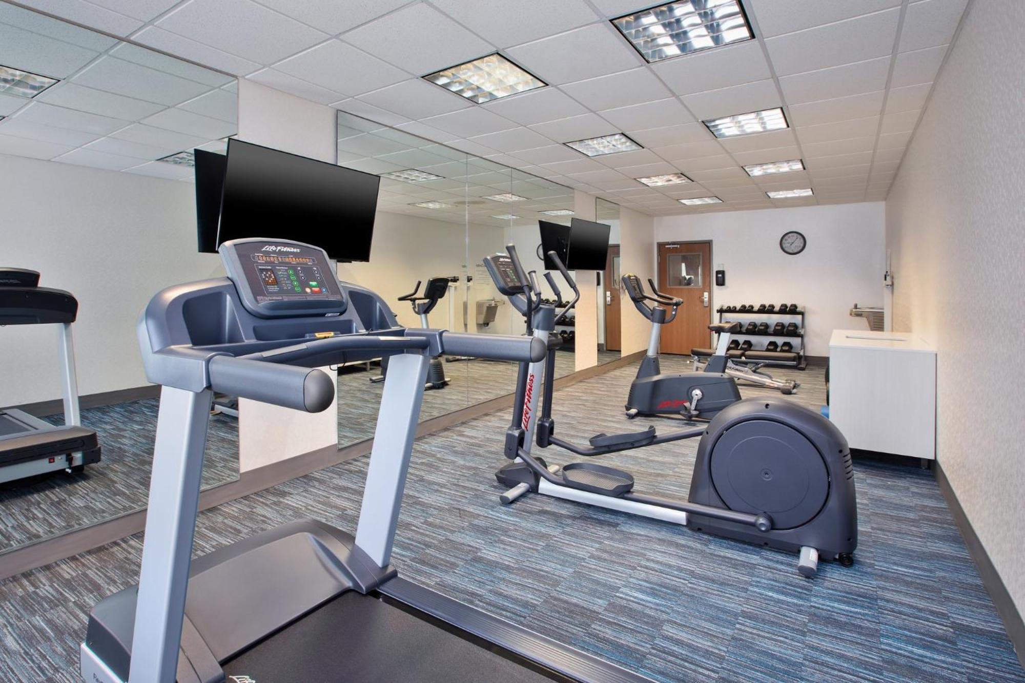 Holiday Inn Express & Suites Buffalo, An Ihg Hotel Екстериор снимка