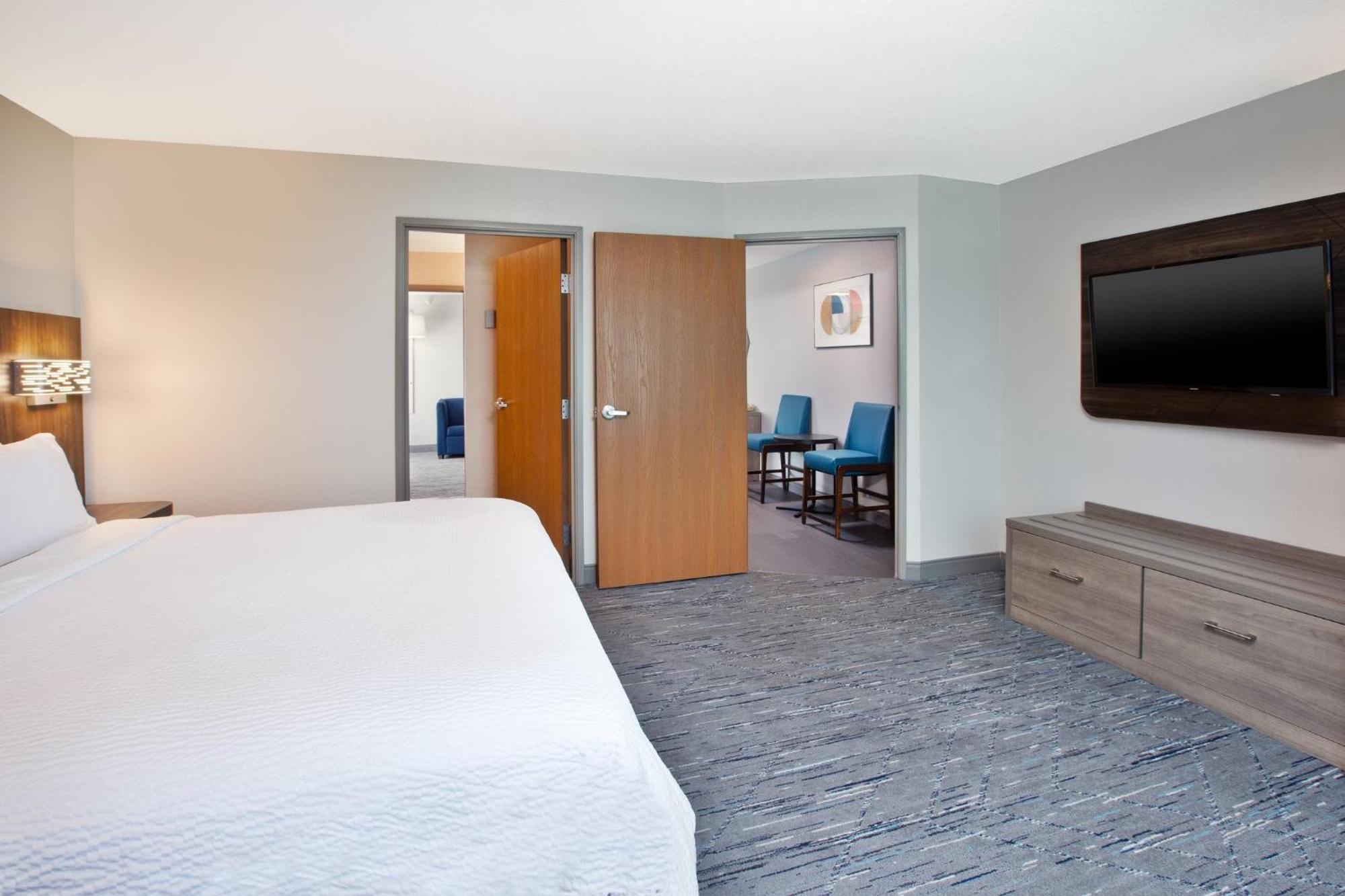 Holiday Inn Express & Suites Buffalo, An Ihg Hotel Екстериор снимка