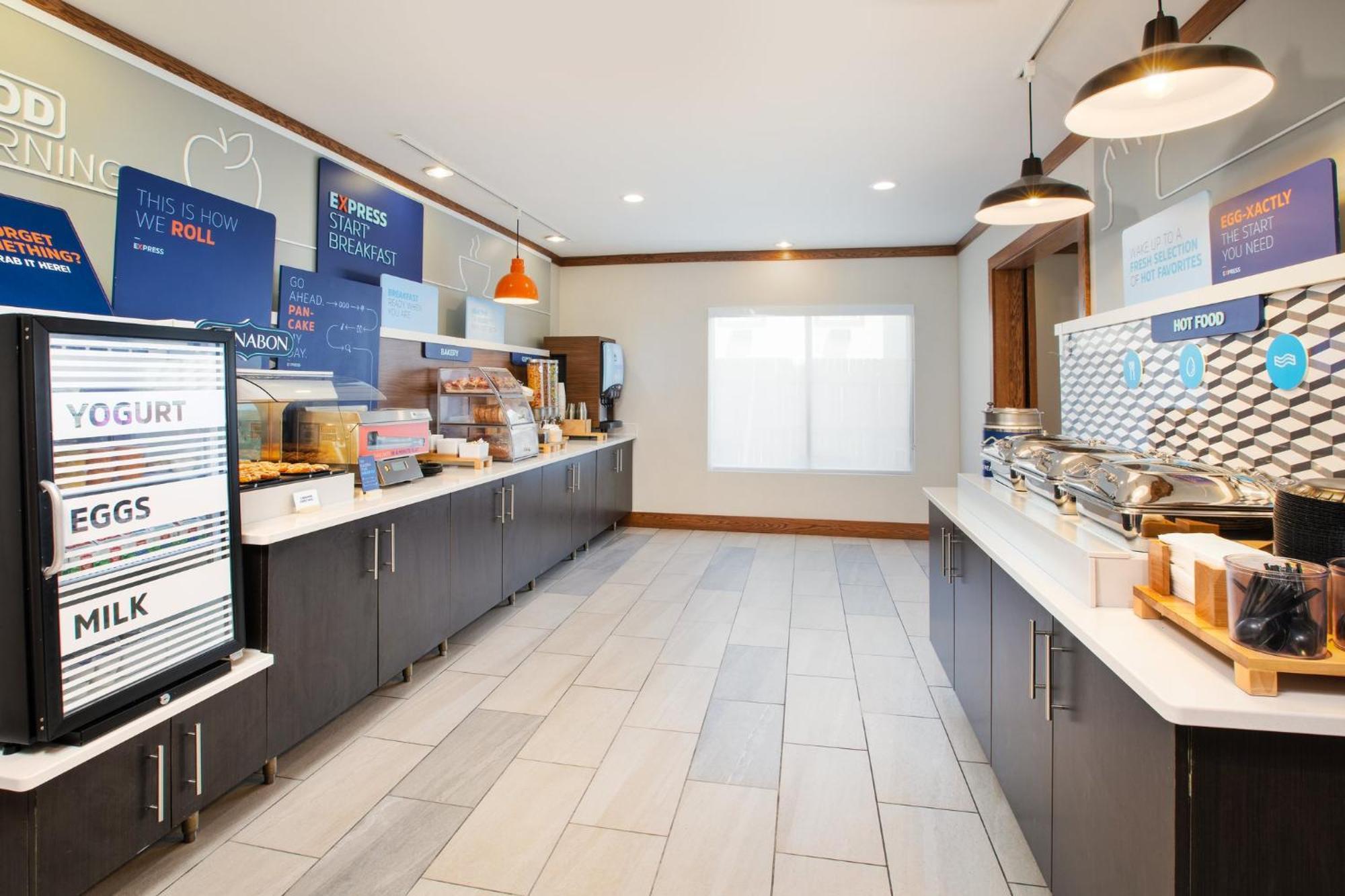 Holiday Inn Express & Suites Buffalo, An Ihg Hotel Екстериор снимка