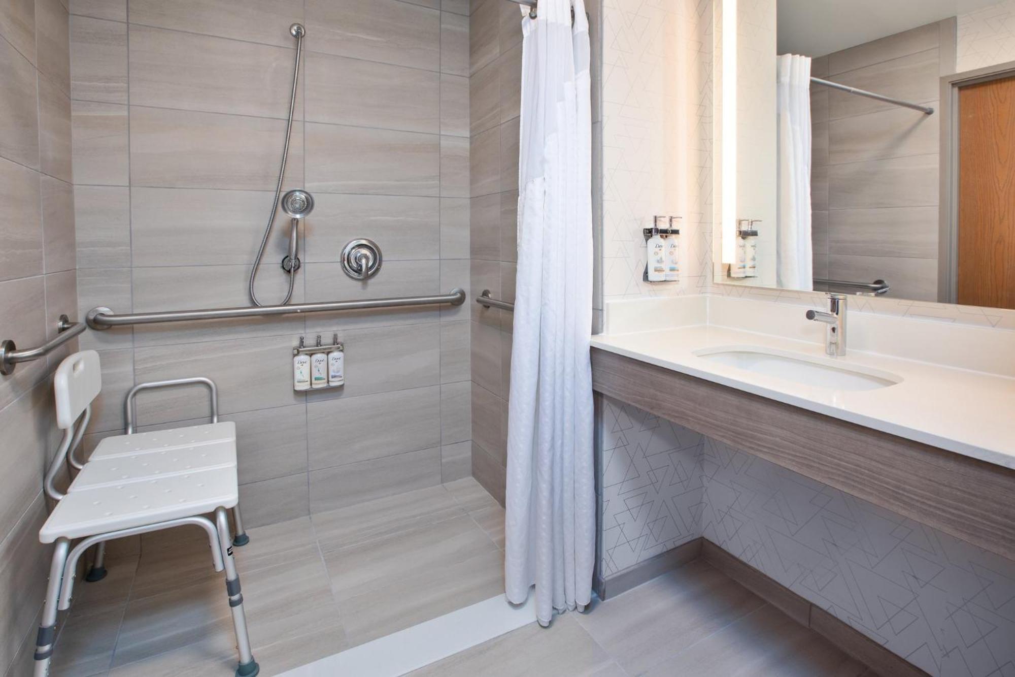 Holiday Inn Express & Suites Buffalo, An Ihg Hotel Екстериор снимка