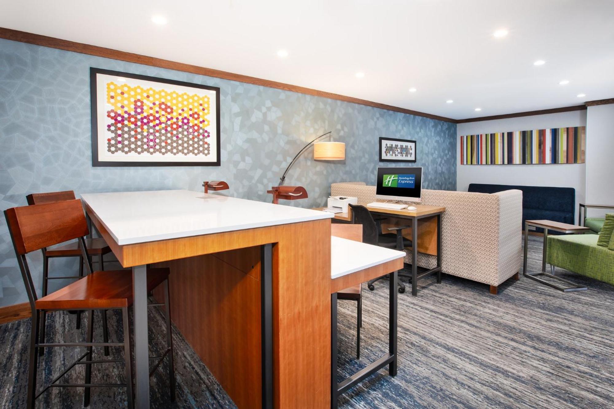 Holiday Inn Express & Suites Buffalo, An Ihg Hotel Екстериор снимка