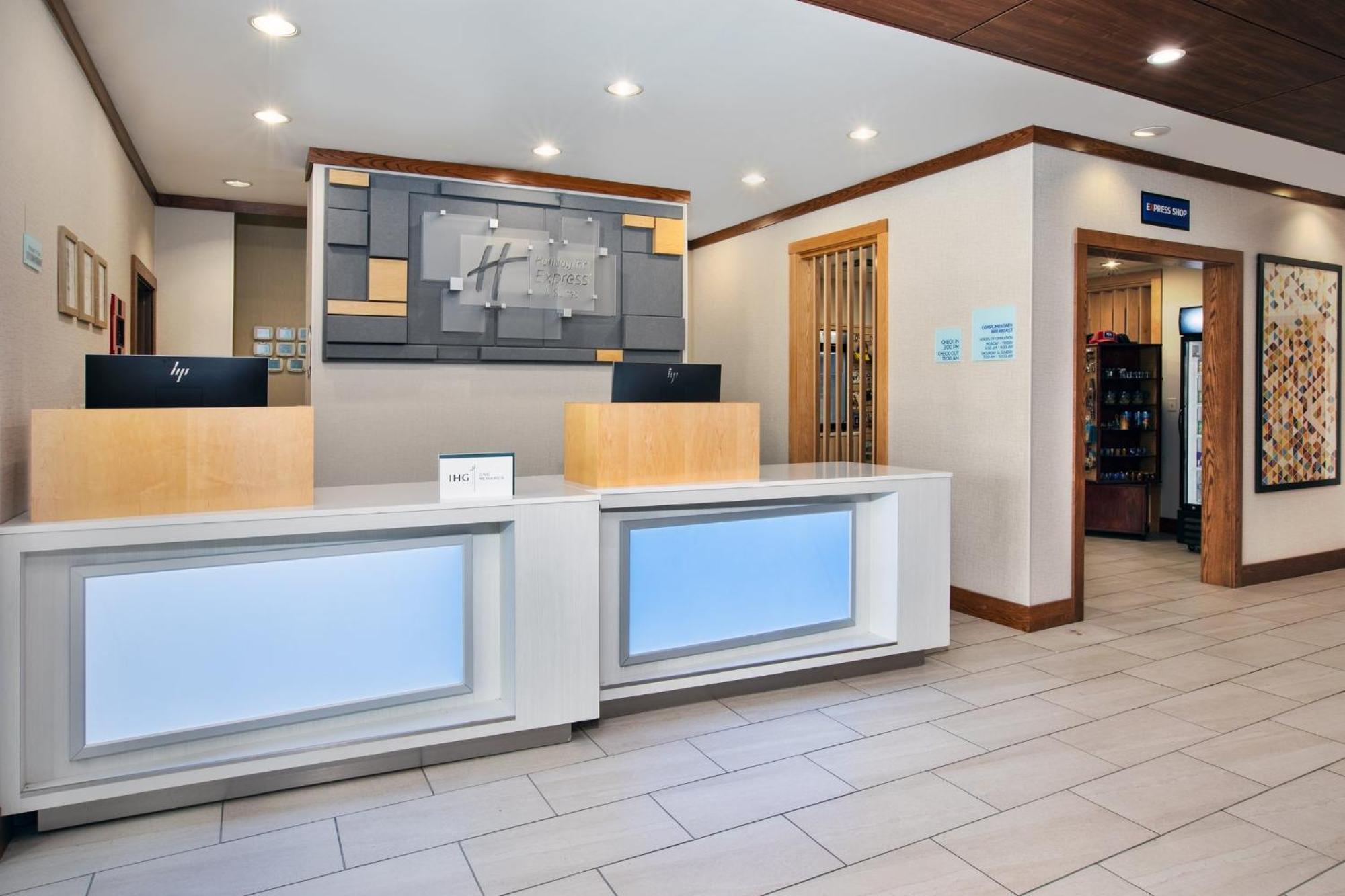Holiday Inn Express & Suites Buffalo, An Ihg Hotel Екстериор снимка
